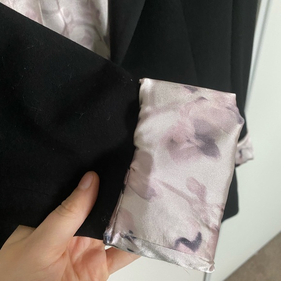 H&M black blazer with satin lining - Picture 3 of 3